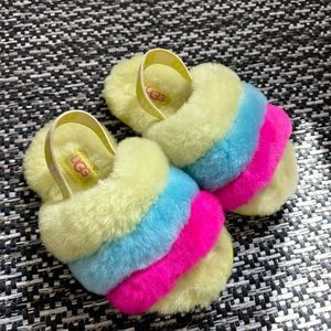 Toddler UGG slippers s7 EUC